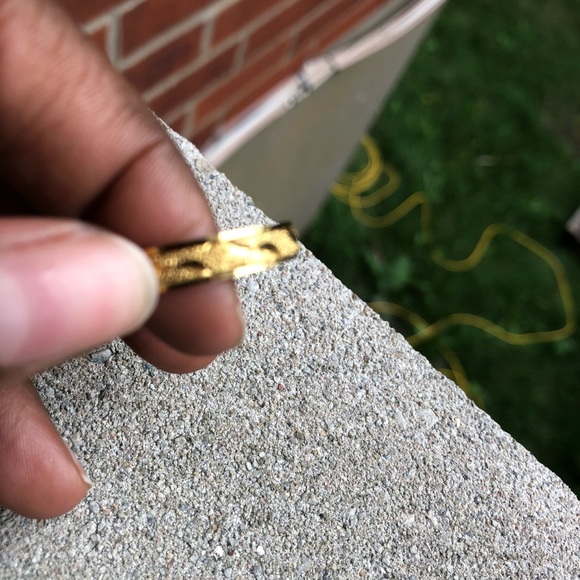 A ring - Picture 4 of 4